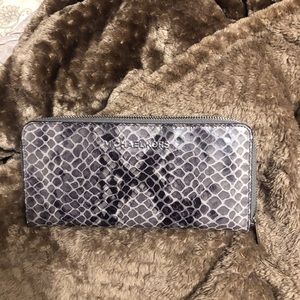 Gorgeous Michael Kors wallet